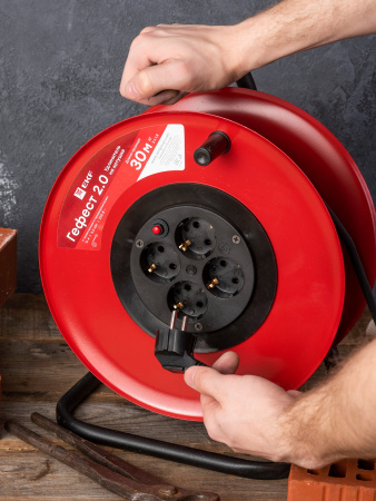 EKF PROxima Удлинитель на катушке "Гефест 2.0" 4 гнезда 30м с заземлением и предохранителем КГ 3*1,5 16А/3,5кВт