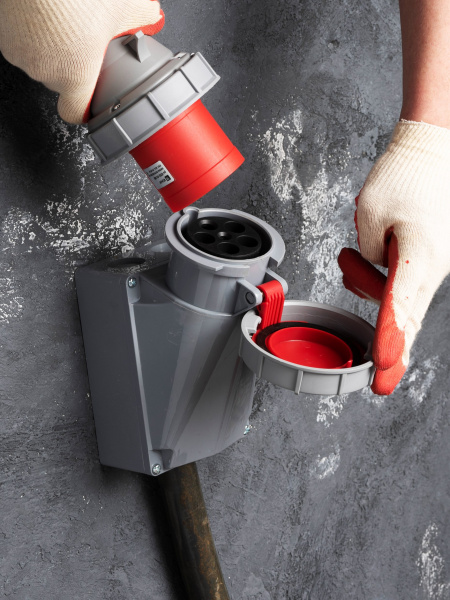 EKF PROxima Розетка стационарная наружная 1352 3Р+РЕ+N 63А 380В IP67