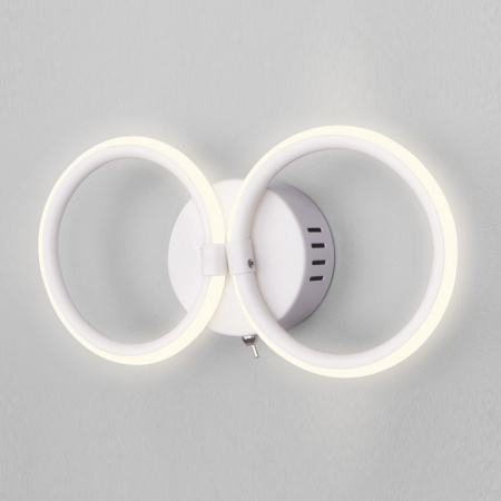 Настенный светодиодный светильник с выключателем 90146/2 белый Eurosvet Comfy