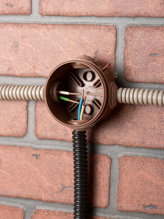 EKF PROxima Коробка распаячная КМР-040-038 с крышкой (65х40) 4 мембранных ввода тёмное дерево IP54