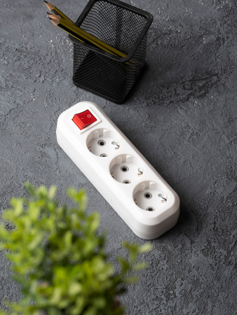 EKF PROxima Колодка 3 гн. 16А 3,5кВт c выкл. с/з Эксперт