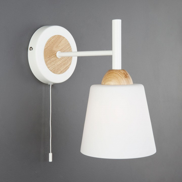 Бра со стеклянным плафоном 70085/1 белый Eurosvet Fresco