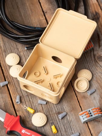 EKF PROxima Коробка распаячная КМР-030-031 с крышкой (80х80х50) 7 мембранных вводов светлое дерево IP54