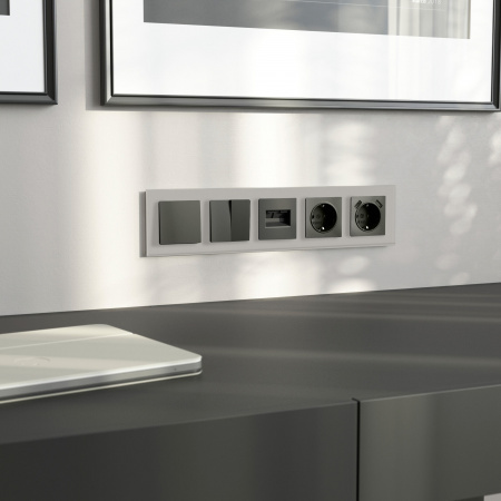 Рамка из стекла на 5 постов Senso дымчатый soft-touch W0053117