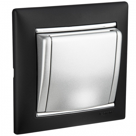 Legrand Valena Алюминий Розетка 1-ая с/з с крышкой