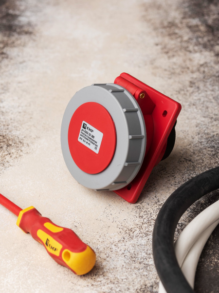 EKF PROxima Розетка стационарная внутренняя угловая 4242 3Р+РЕ 32А 380В IP67