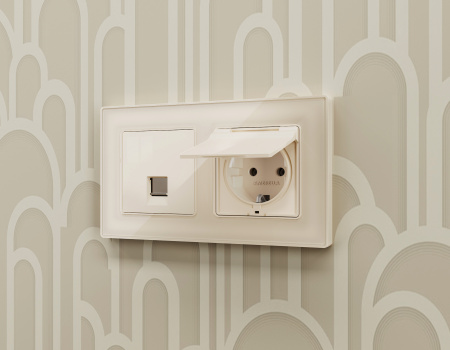 Лицевая панель ALFA (Бежевый глянец) для компьютерной/телефонной розетки RJ-45/RJ-11 QUANT AP3120