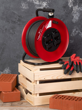 EKF PROxima Удлинитель на катушке "Гефест 2.0" 4 гнезда 40м с заземлением и предохранителем КГ 3*2,5 16А/3,5кВт IP44