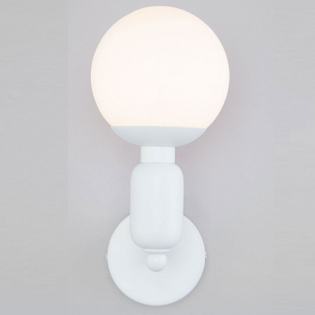 Настенный светильник со стеклянным плафоном 50251/1 белый Eurosvet Bubble