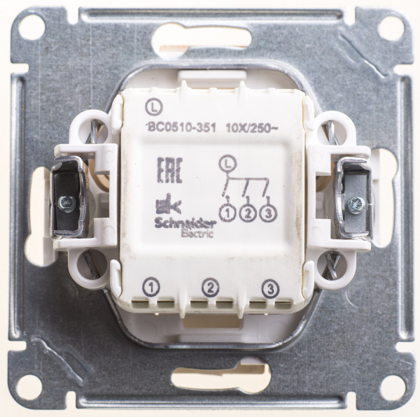 SE Wessen 59 Сосна Выключатель 3-клавишный, 10АХ