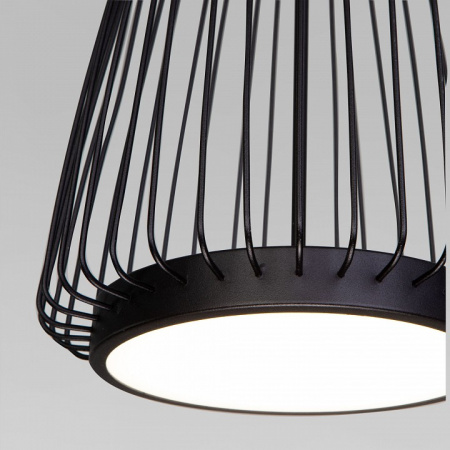 Подвесной светодиодный светильник 40009/1 LED черный Eurosvet Comodita