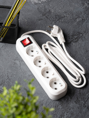 EKF PROxima Удлинитель "Эксперт" 4 гнезда 5 метров 16А/3,5кВт с выключателем и заземлением ПВС 3х1