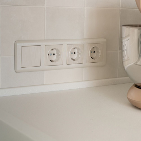 Рамка из поликарбоната на 4 поста Stream перламутровый W0042113