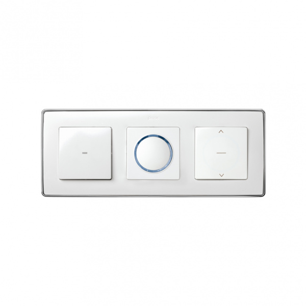 Simon 82 Detail Белый, основание хром Рамка 3-ая