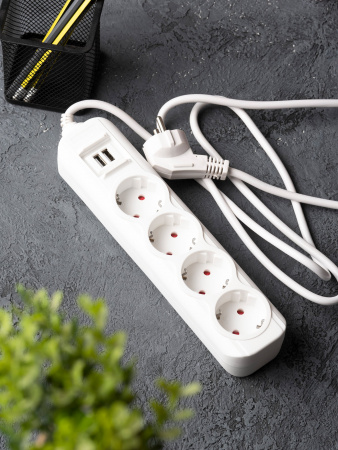 EKF PROxima Удлинитель "Эксперт" 4 гнезда 3 метра 16А/3,5кВт с 2 USB 2,1А ПВС 3х1