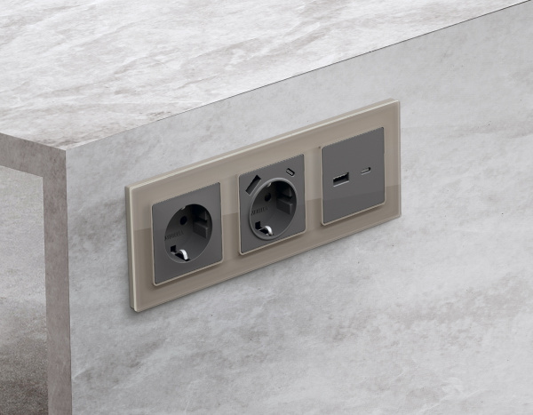 Лицевая панель ALFA (Антрацит серый) для розетки 2USB тип A+C QUANT AP6610