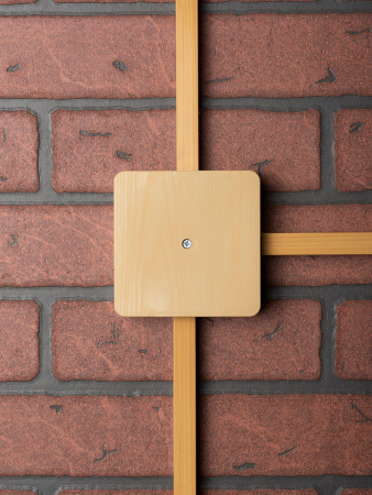 EKF PROxima Коробка разветвительная КМР-030-032кг (100х100х28) с клеммником светлое дерево