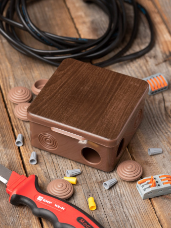 EKF PROxima Коробка распаячная КМР-030-014 с крышкой (100х100х55), 8 мембранных вводов тёмное дерево IP54