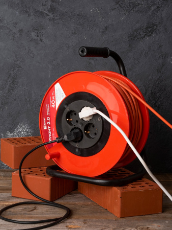 EKF PROxima Удлинитель на катушке "Атлант 2.0" 4 гнезда 40м с заземлением ПВС 3*1,0 10А/2,2кВт