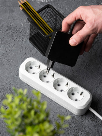 EKF PROxima Удлинитель "Эксперт" 4 гнезда 5 метра 16А/3,5кВт с заземлением ПВС 3х1