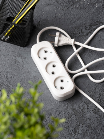 EKF PROxima Удлинитель "Эксперт" 3 гнезда 2 метра 10А/2,2кВт без заземления ПВС 2х0,75