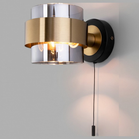 Настенный светильник с выключателем 70127/1 черный/ дымчатый Eurosvet Arcada