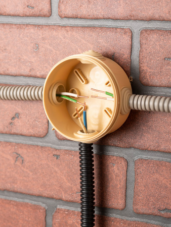 EKF PROxima Коробка распаячная КМР-040-039 с крышкой (85х40) 4 мембранных ввода светлое дерево IP54