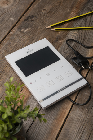 Видеодомофон IPV-01 бел. 4''TFT 4пр. 2 канала IP20 EKF