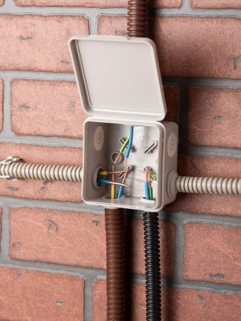 EKF PROxima Коробка распределительная КМР-030-031 с крышкой наружная (85х85х40) 8 мембр. вводов IP55