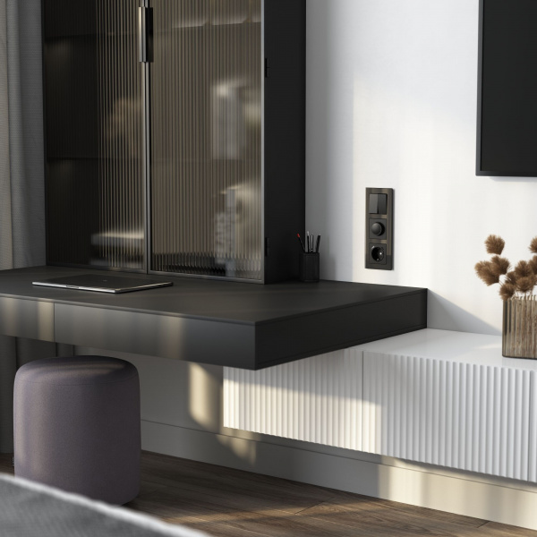 Рамка из стекла на 3 поста Favorit черный W0031108