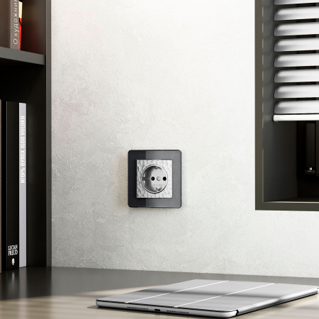 Розетка с заземлением и шторками (Hammaer серебряный) W1271106