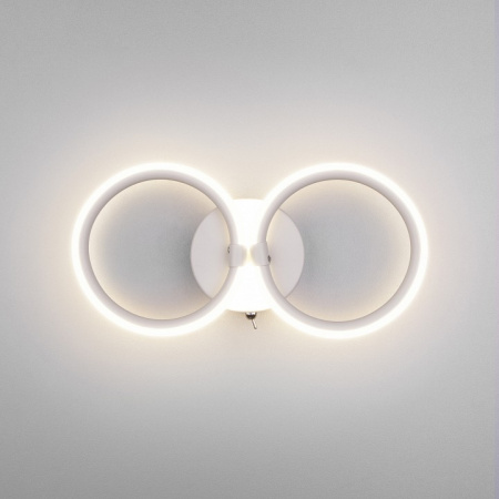 Настенный светодиодный светильник с выключателем 90146/2 белый Eurosvet Comfy