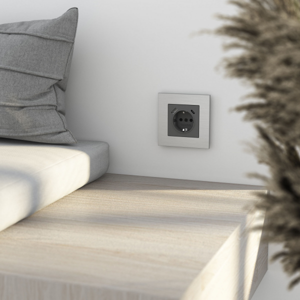 Рамка из металла на 1 пост АluMax алюминий W0013506