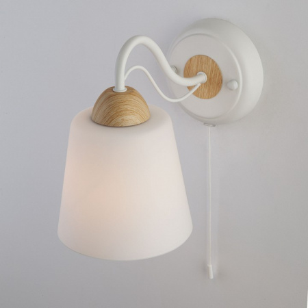 Бра со стеклянным плафоном 70062/1 белый Eurosvet Betty