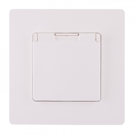 Legrand Etika Белый Розетка 2К+З IP44