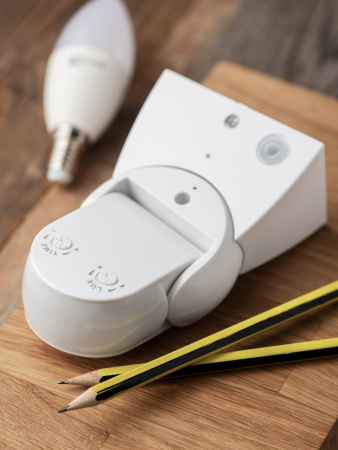 EKF PROxima Микроволновый датчик движения бел. 1200Вт 180гр. до 15м IP65 MW-704