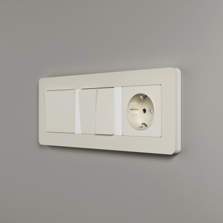 Рамка из поликарбоната на 3 поста Split айвори/белый, soft-touch W0033066