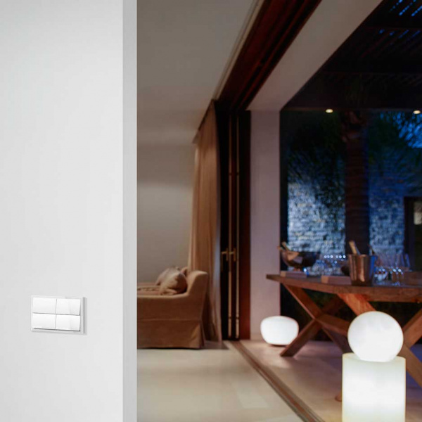 Simon 100 Суппорт металлический на 2 поста Simon 100 Суппорт металлический на 2 поста