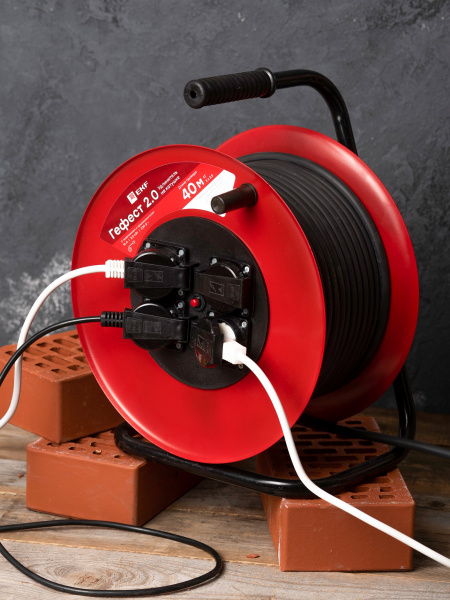 EKF PROxima Удлинитель на катушке "Гефест 2.0" 4 гнезда 40м с заземлением и предохранителем КГ 3*2,5 16А/3,5кВт IP44