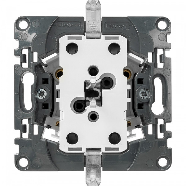 Legrand Valena Мех IN'MATIC Розетка 2-ная с/з, со шторками, безвинт. зажим