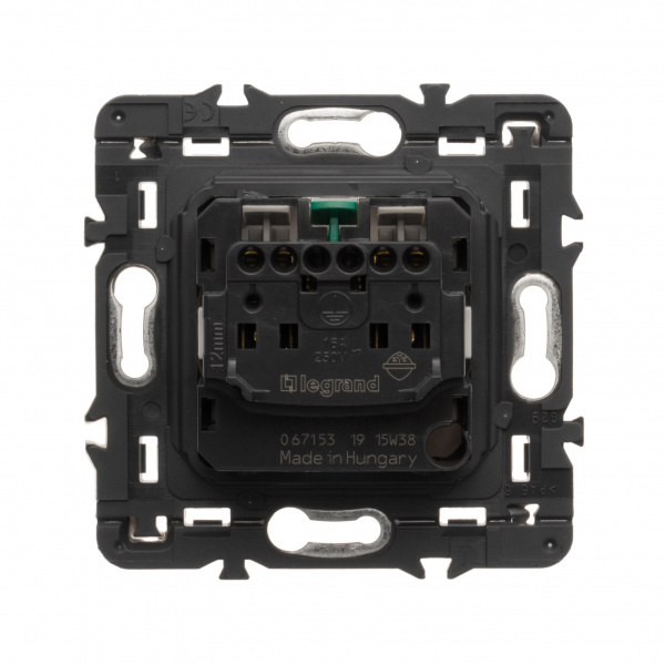 Legrand Celiane Мех Розетка с/з с защ. штор., безвинт зажим 2 мод (для накл.68131,68431,66227,64927)