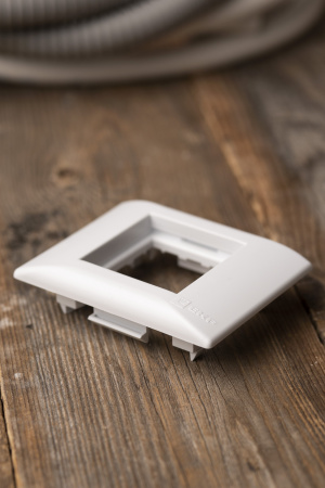 EKF PROxima Рамка+суппорт на 2 модуля (1 пост) для парапетного кабельного канала C-Line