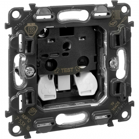 Legrand Valena Мех IN'MATIC Розетка б/з, со шторками, безвинт.зажим