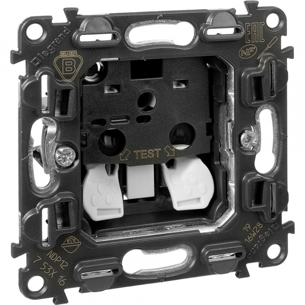 Legrand Valena Мех IN'MATIC Розетка б/з, со шторками, безвинт.зажим