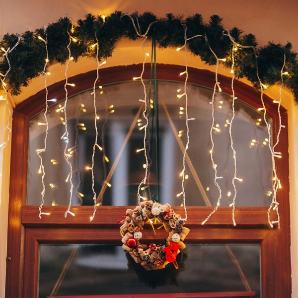 Гирлянда занавес белый 1,5*1 м IP20 200-001 белый Eurosvet 200-001