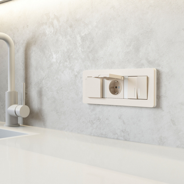 Розетка с заземлением и шторками c крышкой IP44 N (айвори матовый) W1171262