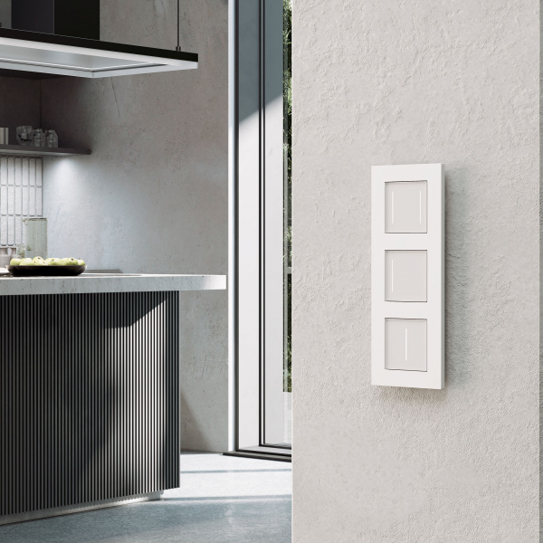 Рамка из поликарбоната на 3 поста Slab белый софт W0032961