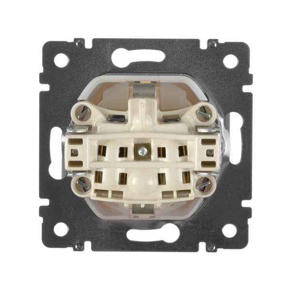 Legrand Valena Крем Розетка 1-ая с/з с крышкой и защитными шторками IP44 (к простой рамке)