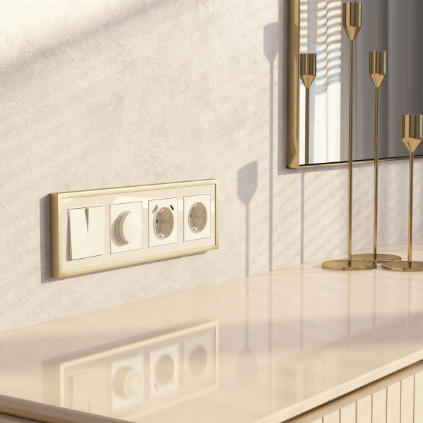 Рамка из металла на 4 поста Baguette айвори/латунь W0042851