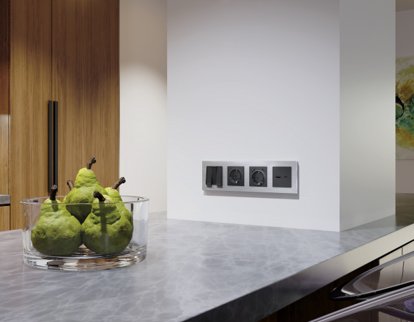 Лицевая панель ALFA (Графит Мягкое касание) для электрической розетки с заземлением со шторками 2USB A+C QUANT AP9100